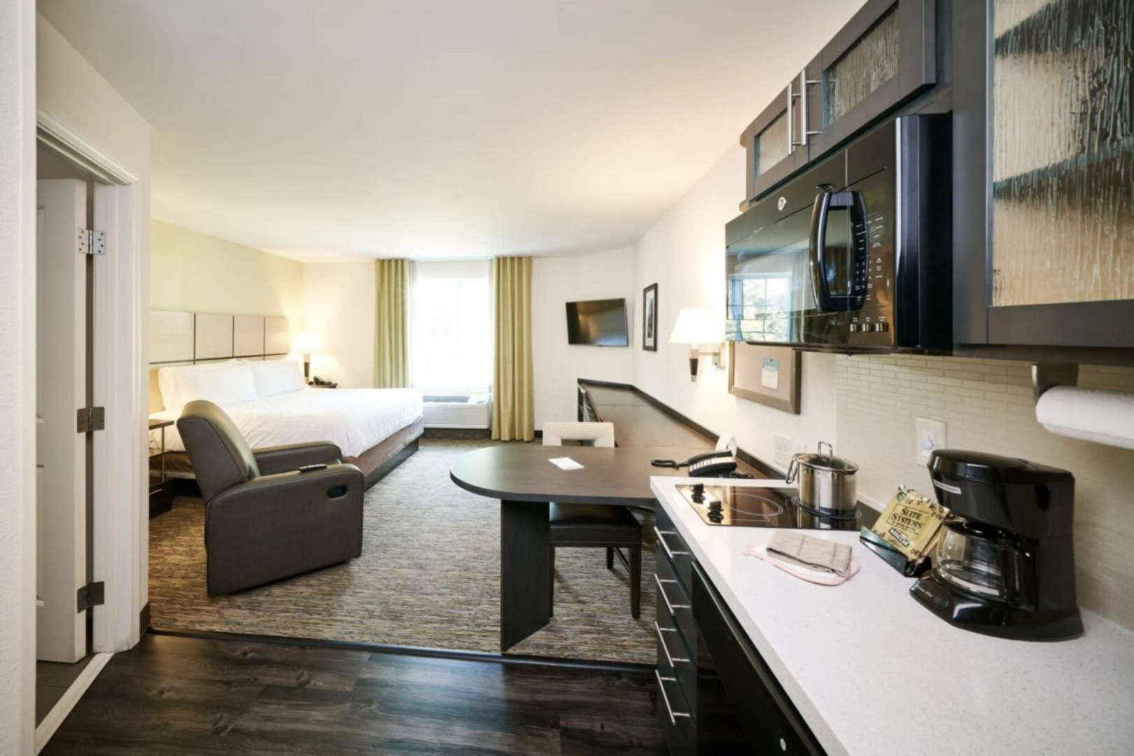 Sonesta Simply Suites Boston Braintree