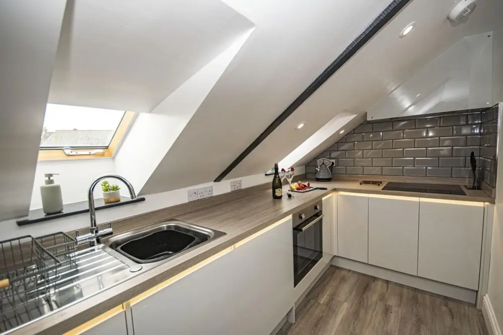 Thomas Chambers Lovely Self-catering Studio-loft Apartment Located Within a Beautifully Renovated