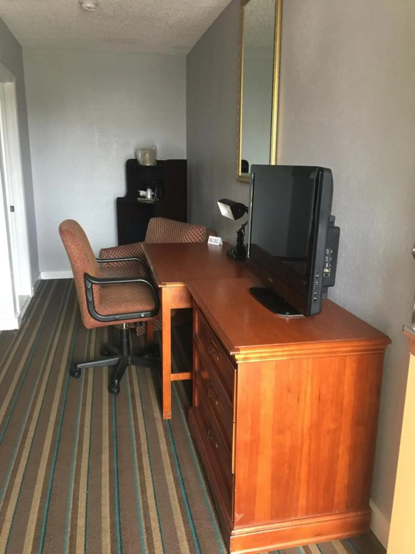 Scottish Inn and Suites