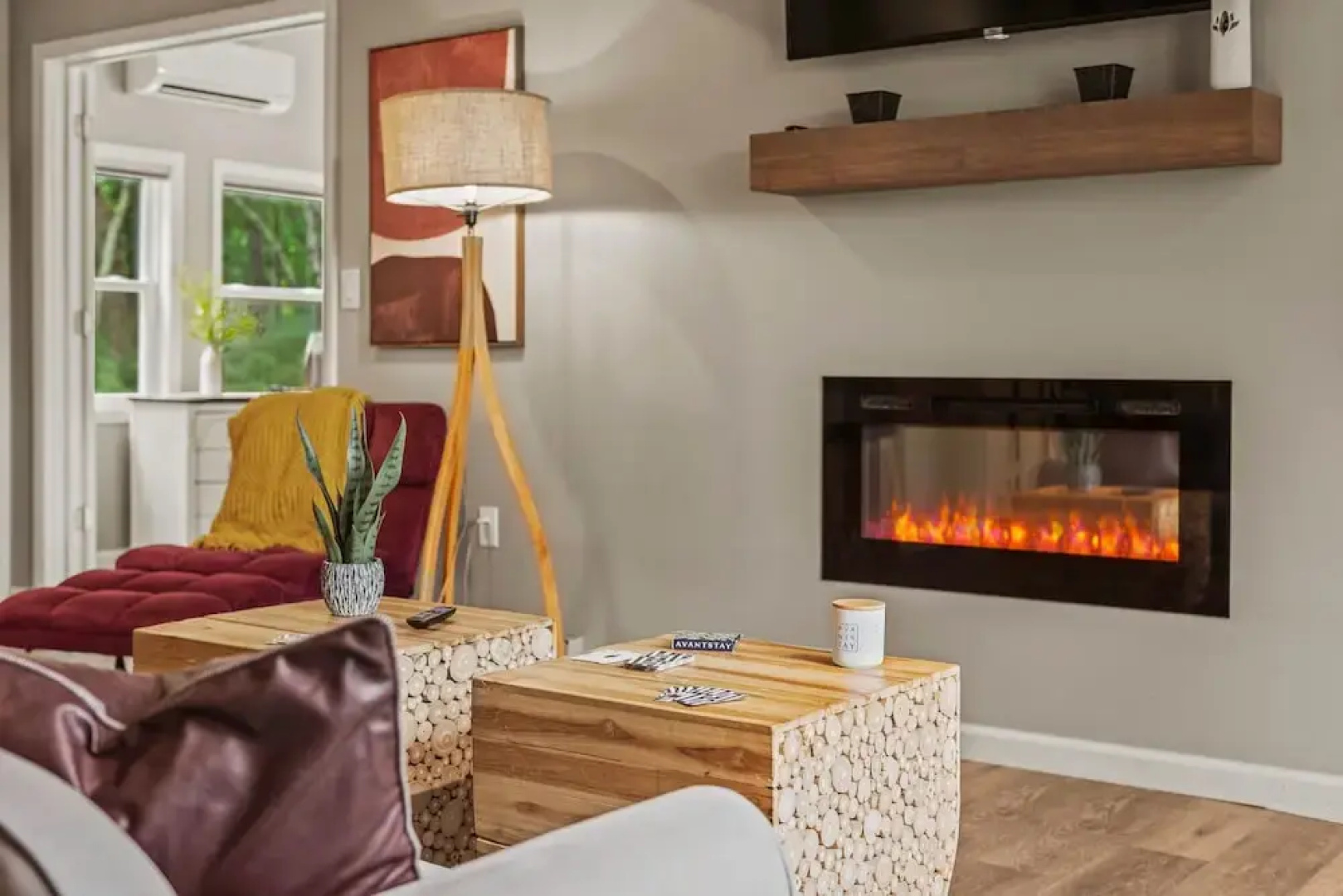 Inn the Poconos by Avantstay Private Lake Access Enclosed Hot Tub