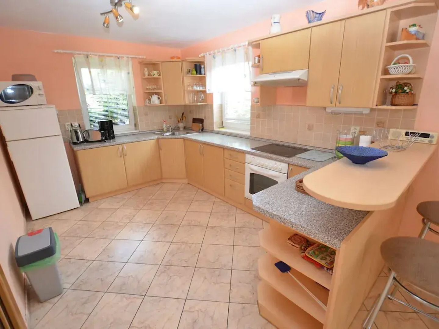 Comfortable Detached House With Large Garden