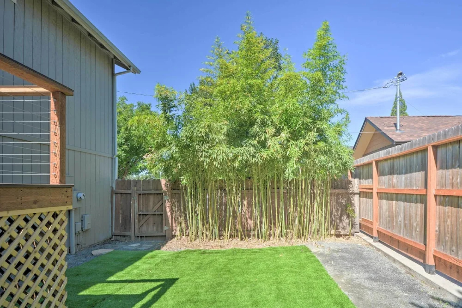 Close to Parks & Brews: Sunny Grants Pass Apt!