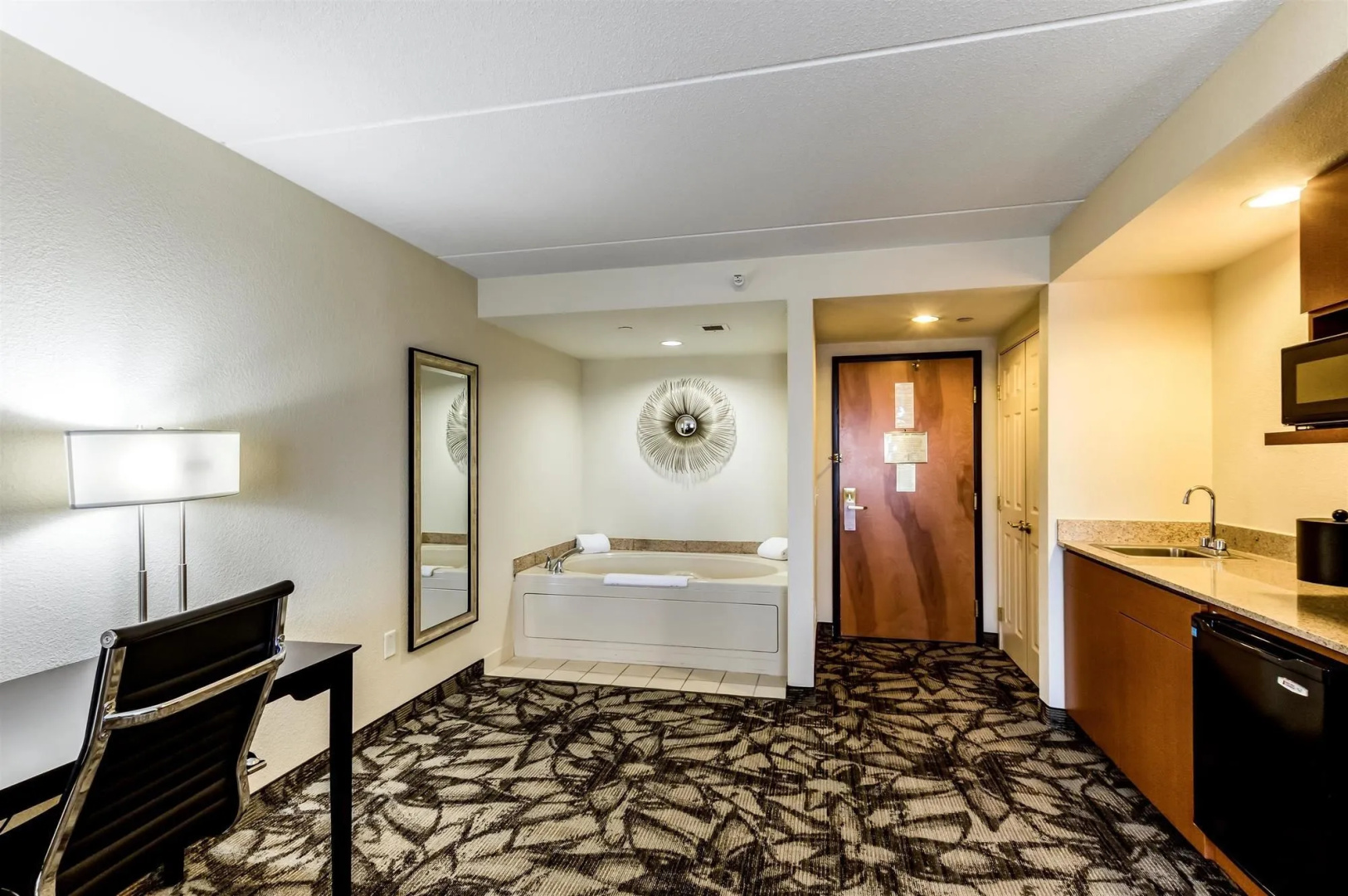 Holiday Inn Express & Suites Cedar Falls - Waterloo by IHG