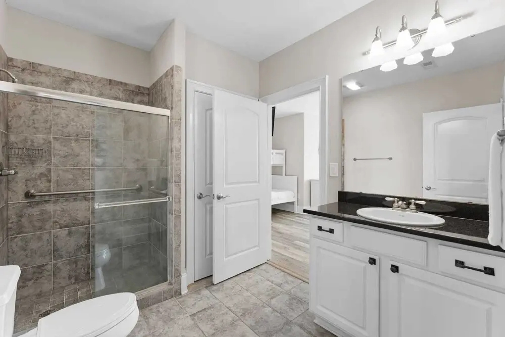 Sunset Pointe by Avantstay Waterfront, Beach, Fire Pit Sleeps 14 5bdr 4BA