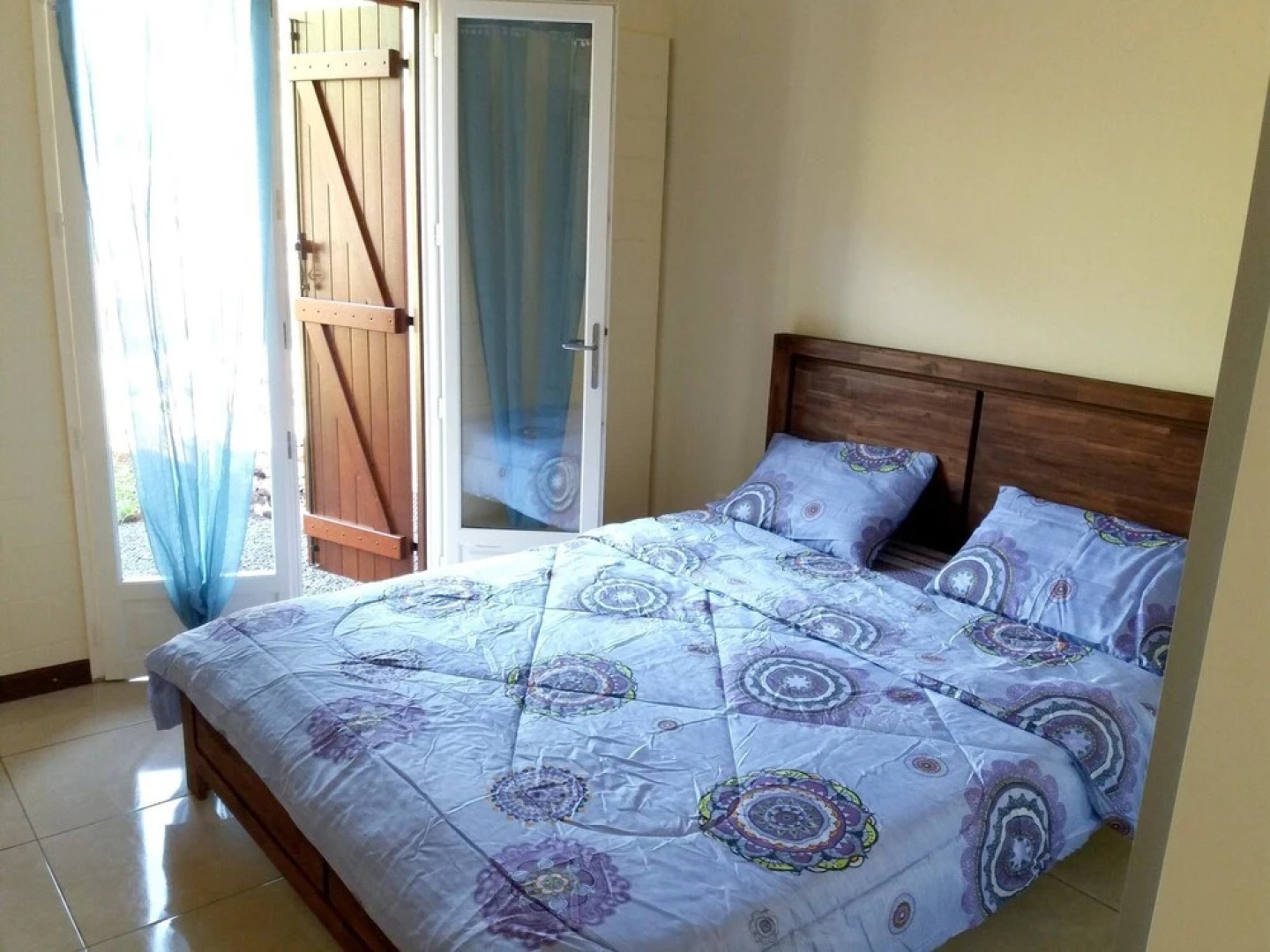 House With 2 Bedrooms in Petite-île, With Furnished Terrace - 5 km Fro