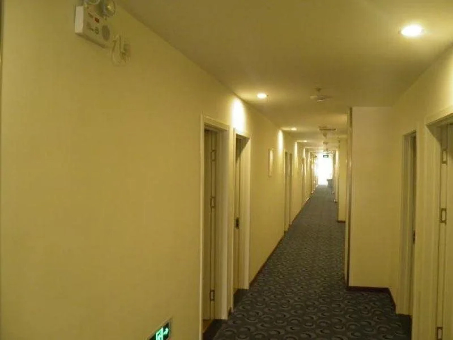 7 Days Inn (Beijing Liujiayao Metro Station Songzhuang Road)