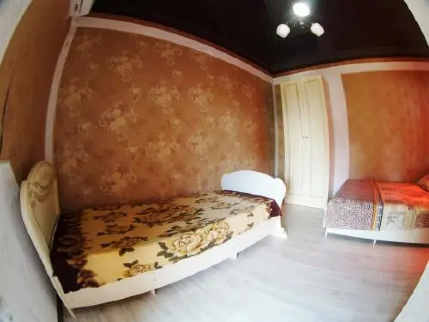 Guest house on Shaumyana