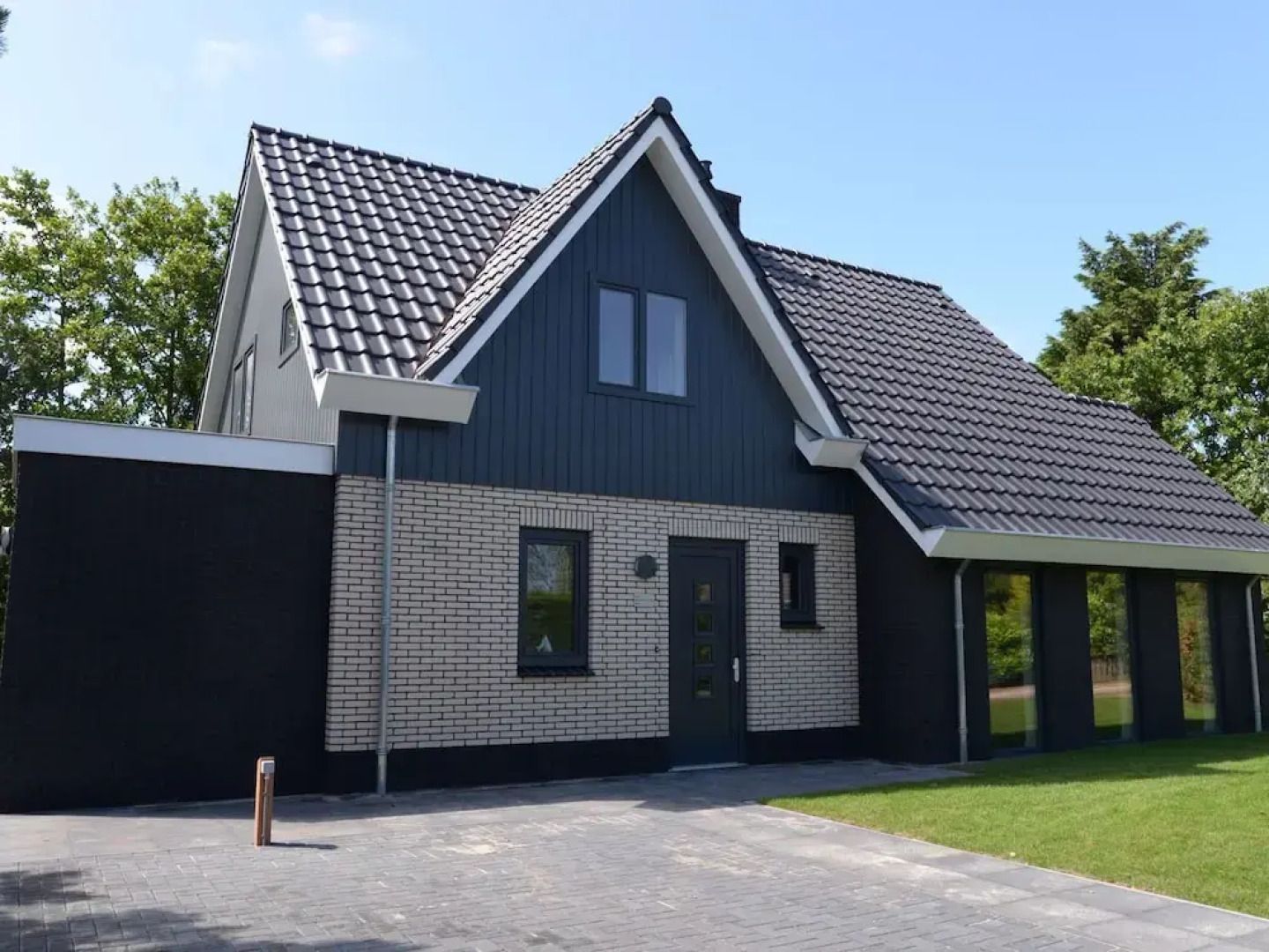 Peaceful Villa in De Koog near Sea