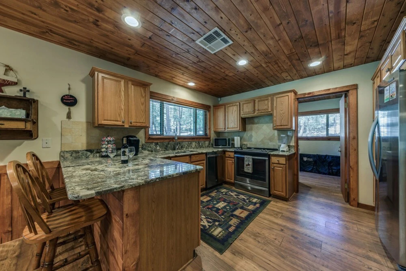 Well-appointed Alto Cabin w/ Fire Pit & Pool Table