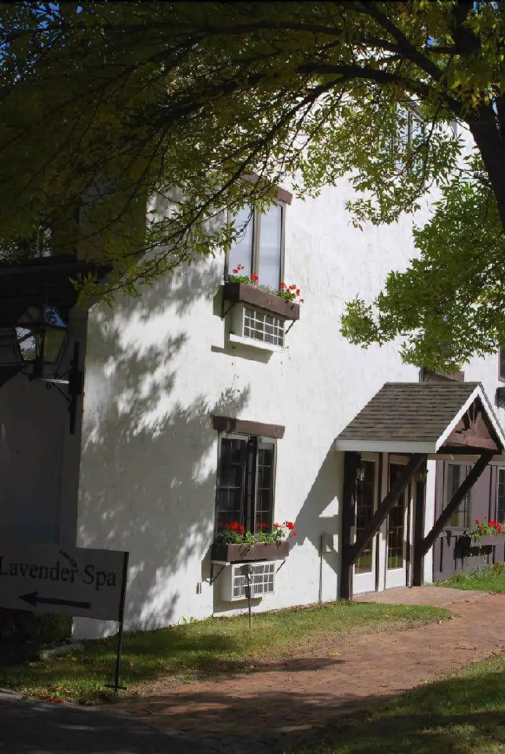 Settlement Courtyard Inn & Lavender Spa