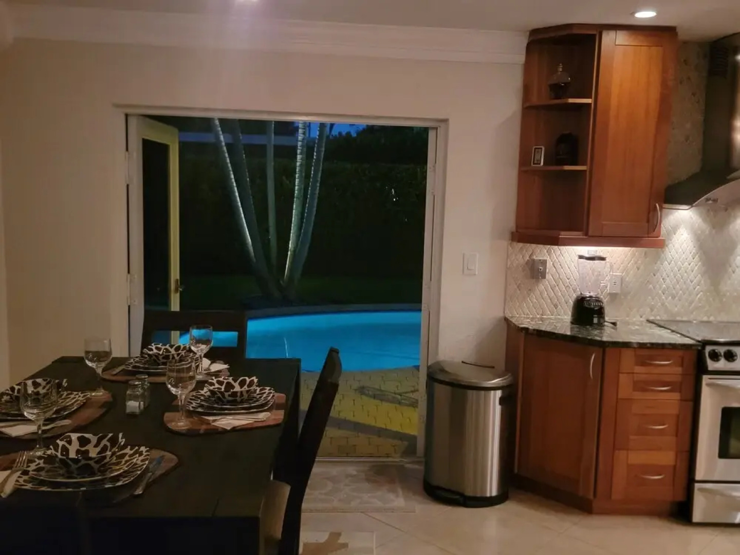 Shangri-la 3 Bedroom Home by RedAwning