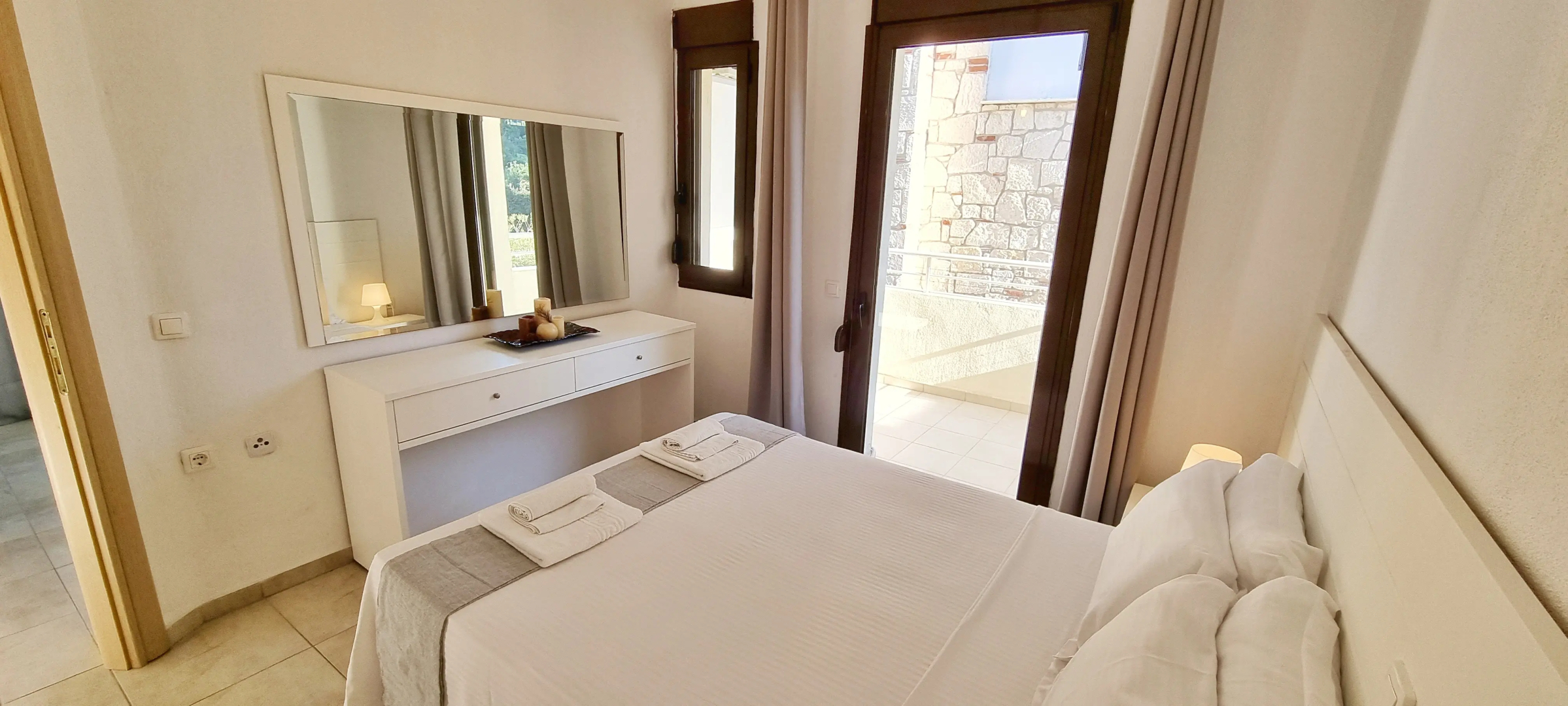 Bungalow White Apartments and Suites