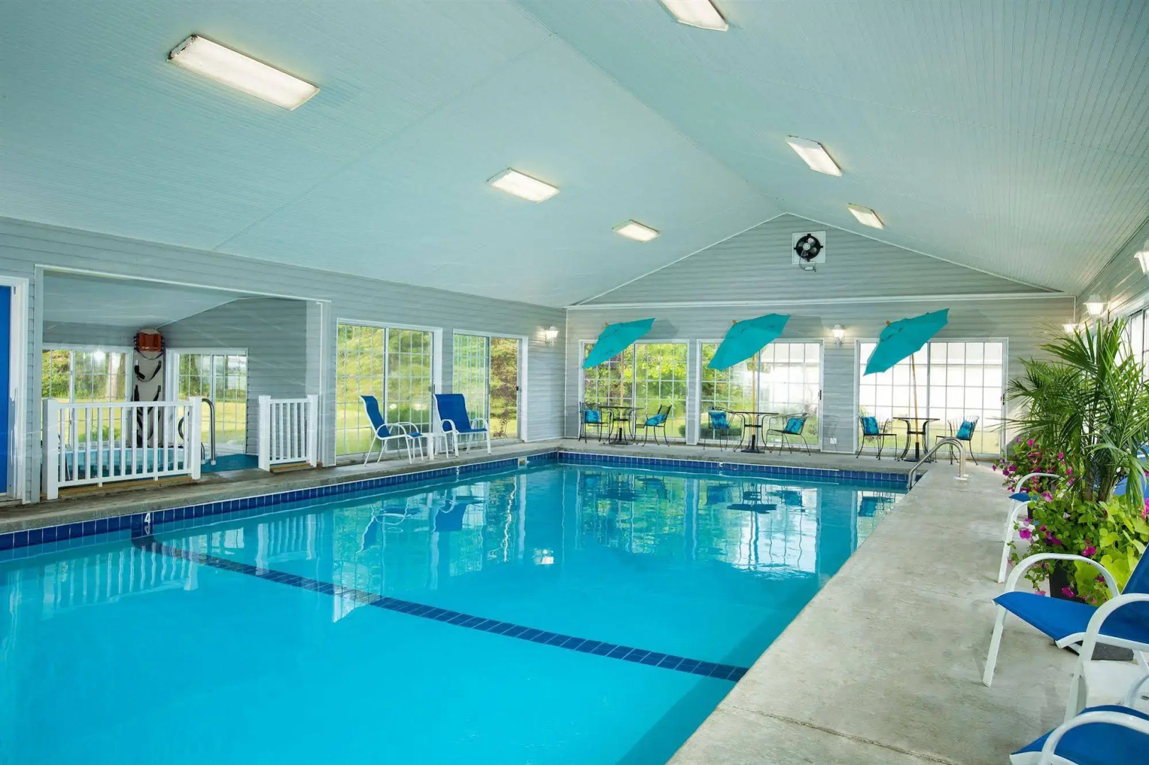 Clearwater Lakeshore Motel