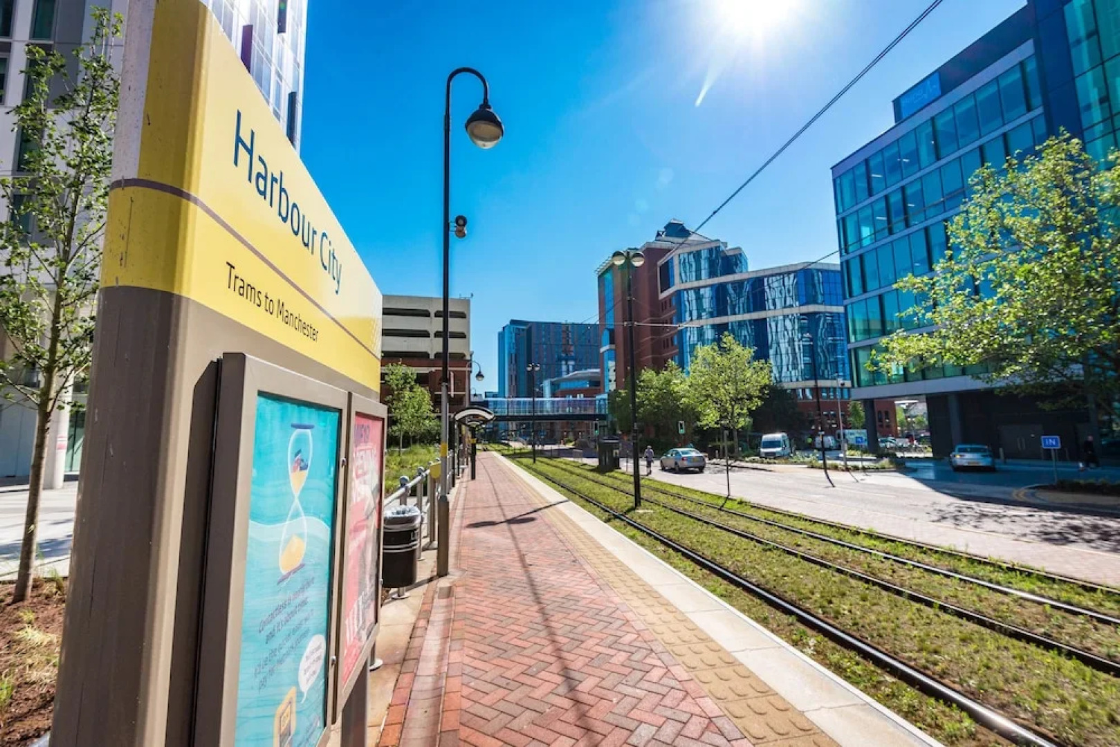 Contemporary 1 Bed Apartment Media City