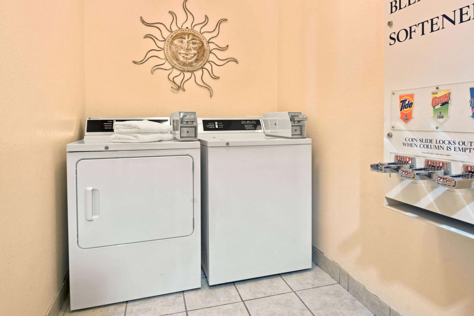 Super 8 by Wyndham Austin/Airport South