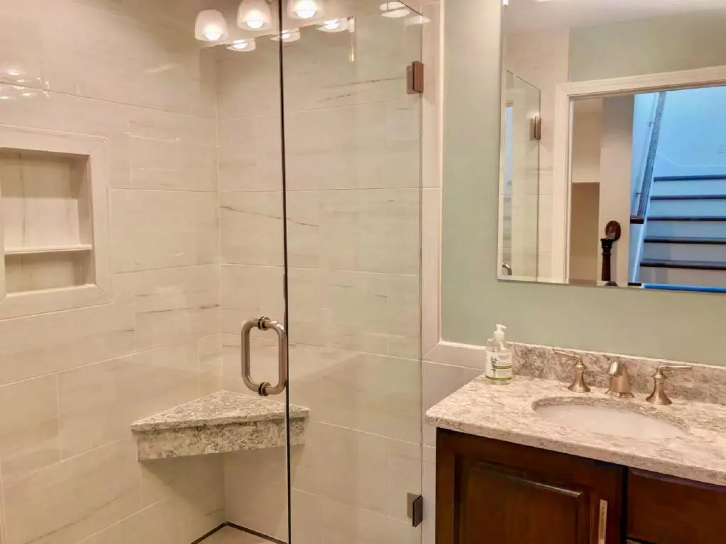 R5 Completely renovated Bretton Woods condo AC unbeatable SKI-IN SKI-OUT location Fast wifi