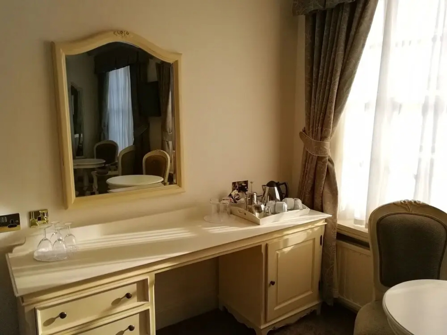 Feathers Hotel, Bar and Restaurant