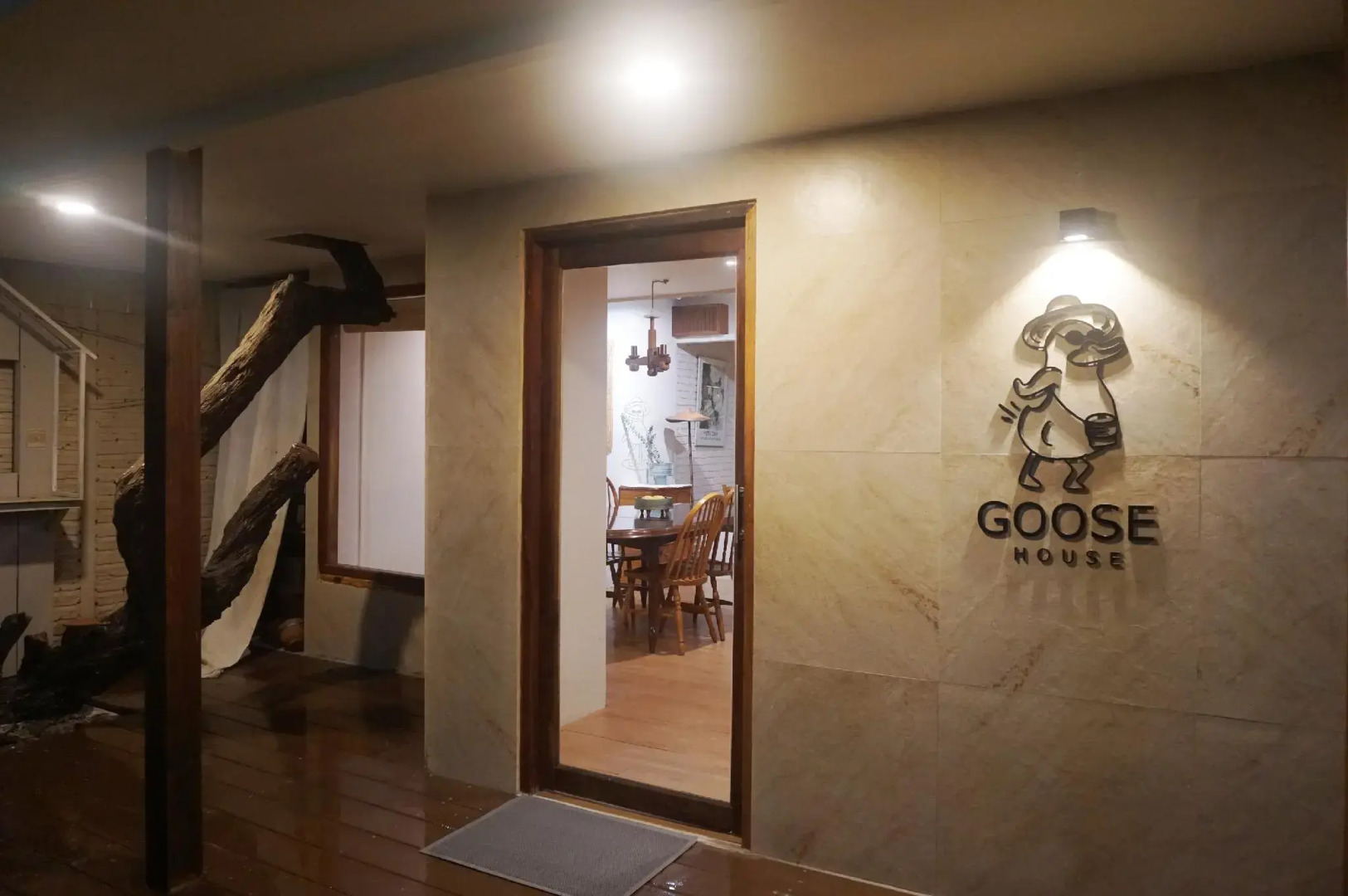The Goose Cafe & Hostel