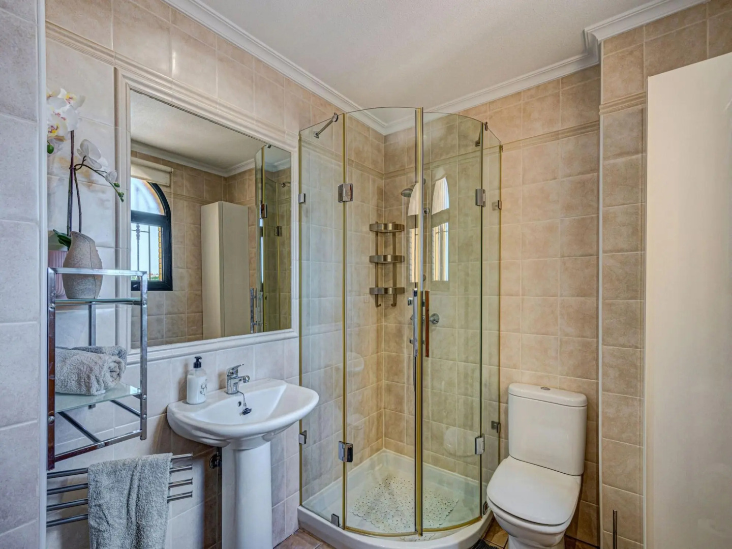 Inviting Holiday Home in Orihuela with Garden