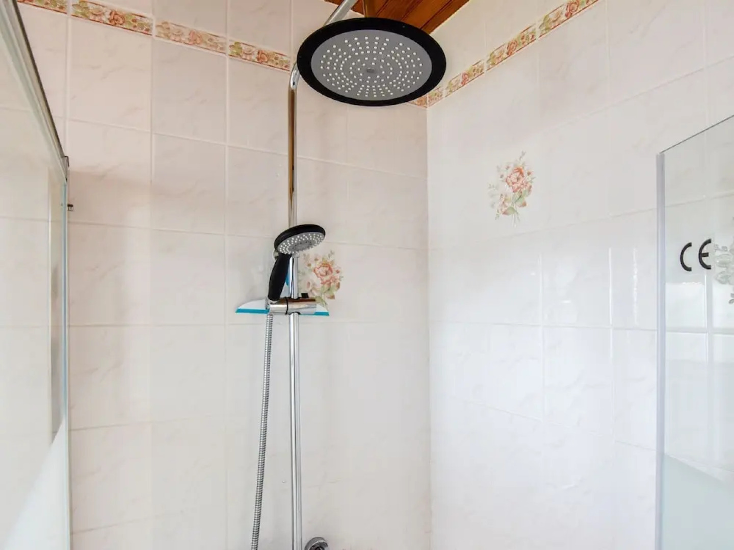 Classic Holiday Home in Saint Nic-Pentrez with Fenced Garden