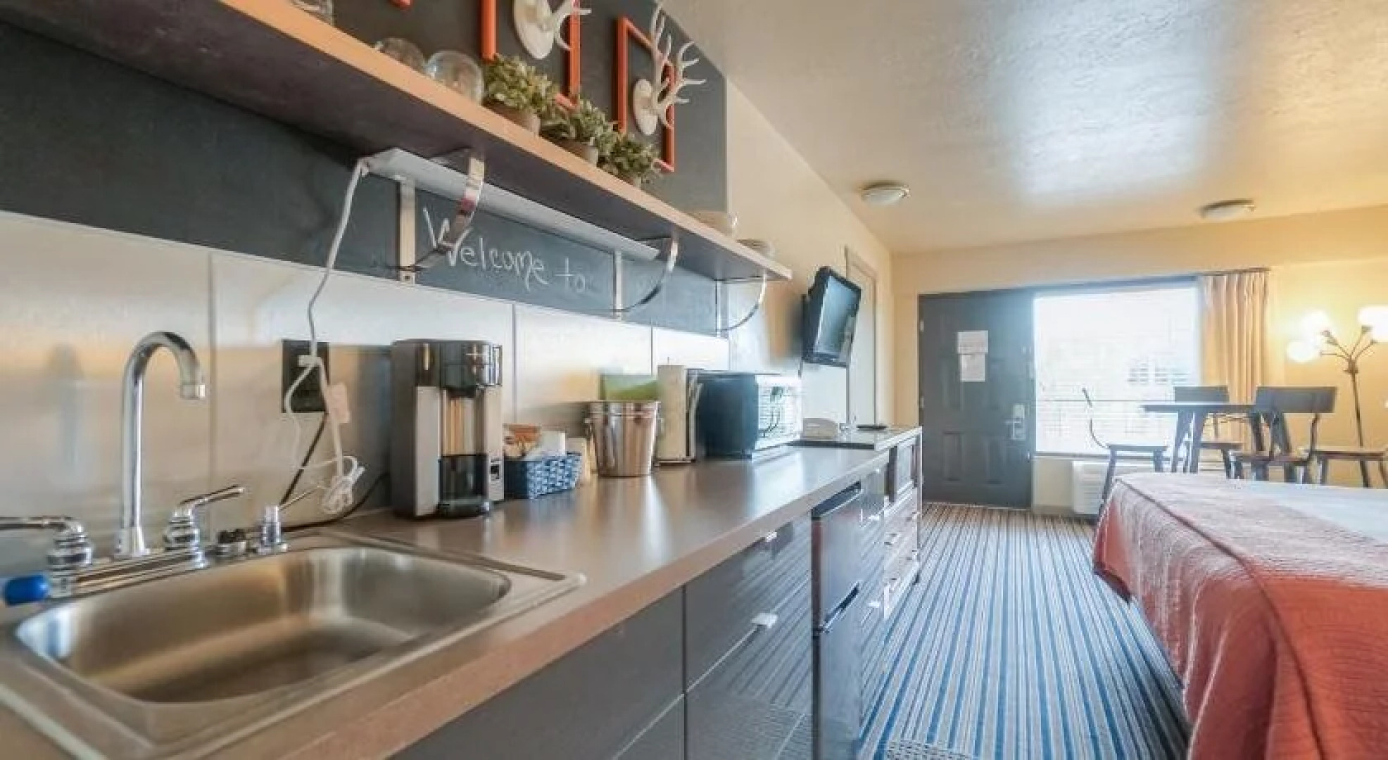 Blue Lakes Inn & Extended Stay