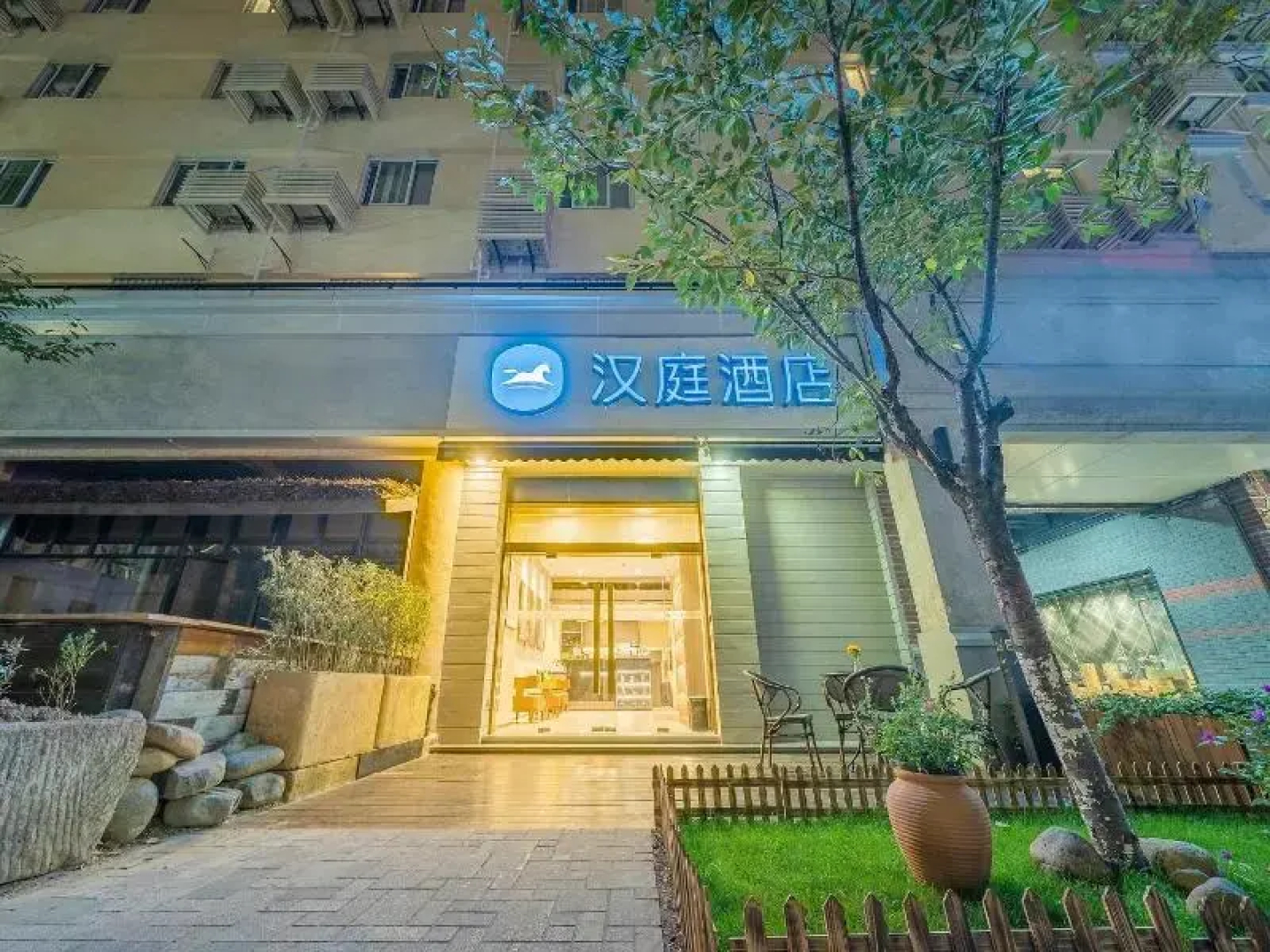 Hanting Hotel (Shanghai Zhongshan Park Metro Stat)