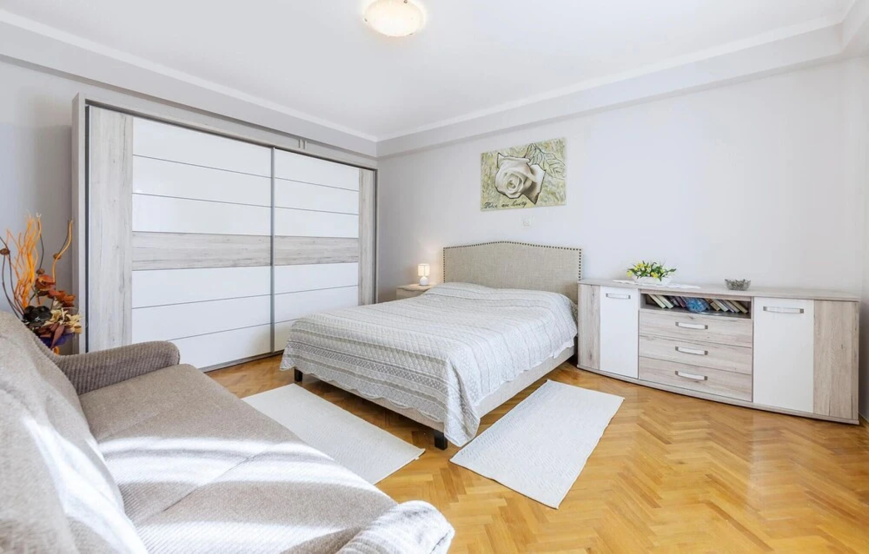 Amazing Home in Sumber With Wifi and 4 Bedrooms