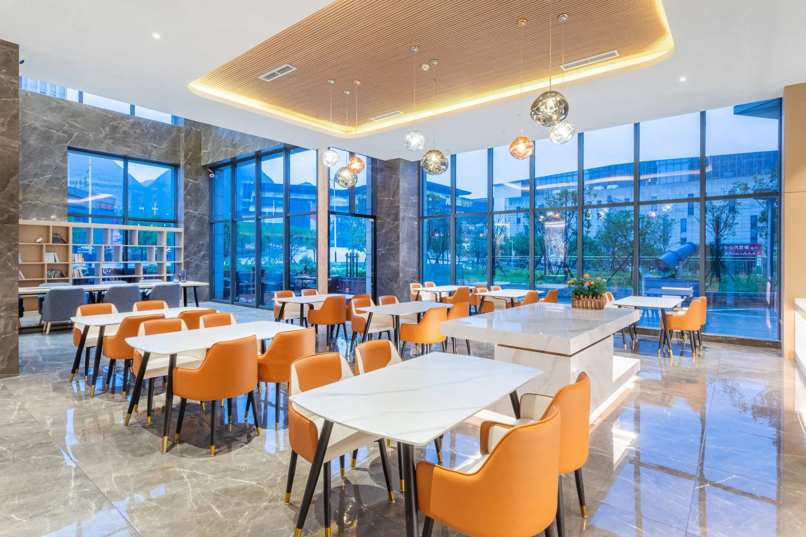 Qin Yue Shi Ye Hotel