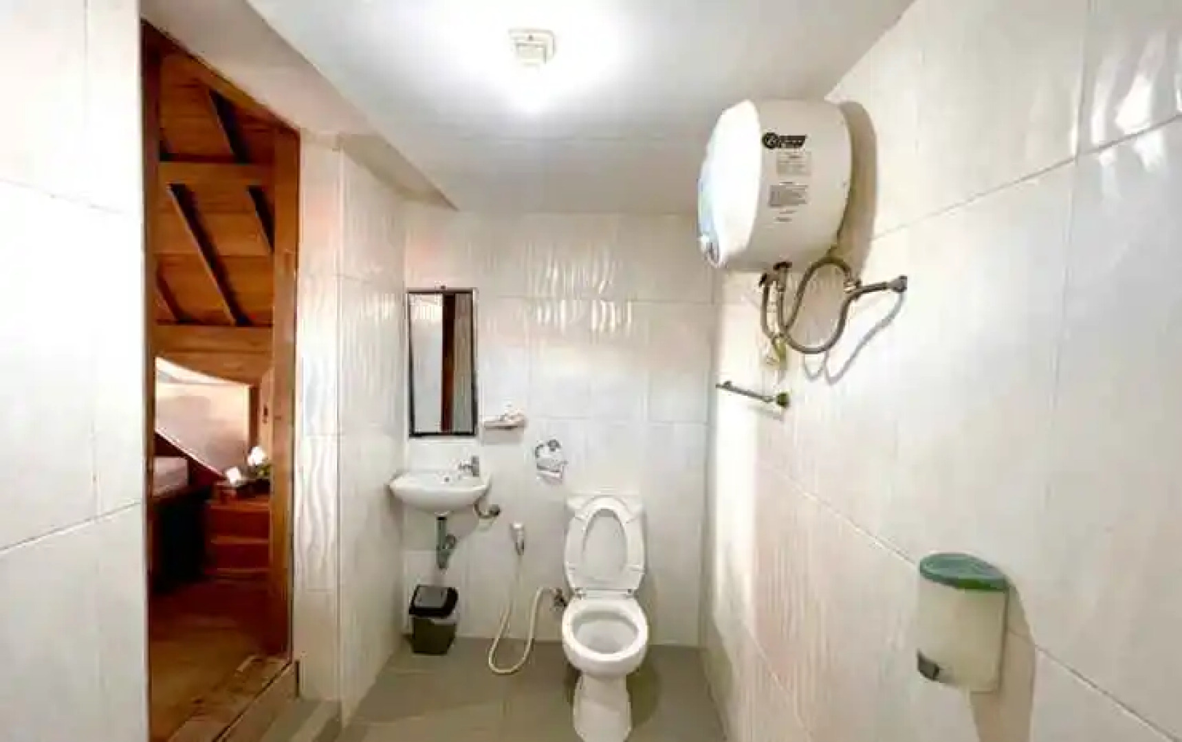 Ayu Laba Beach Villa and Resto