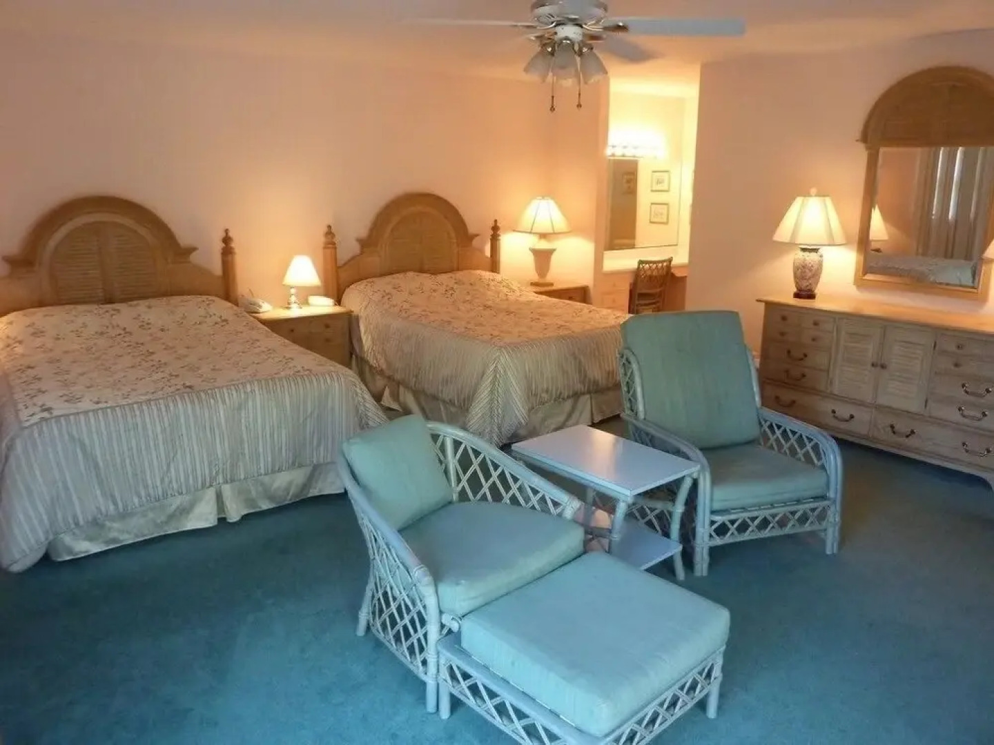 A Beachfront Palm House 5 Bedroom Home