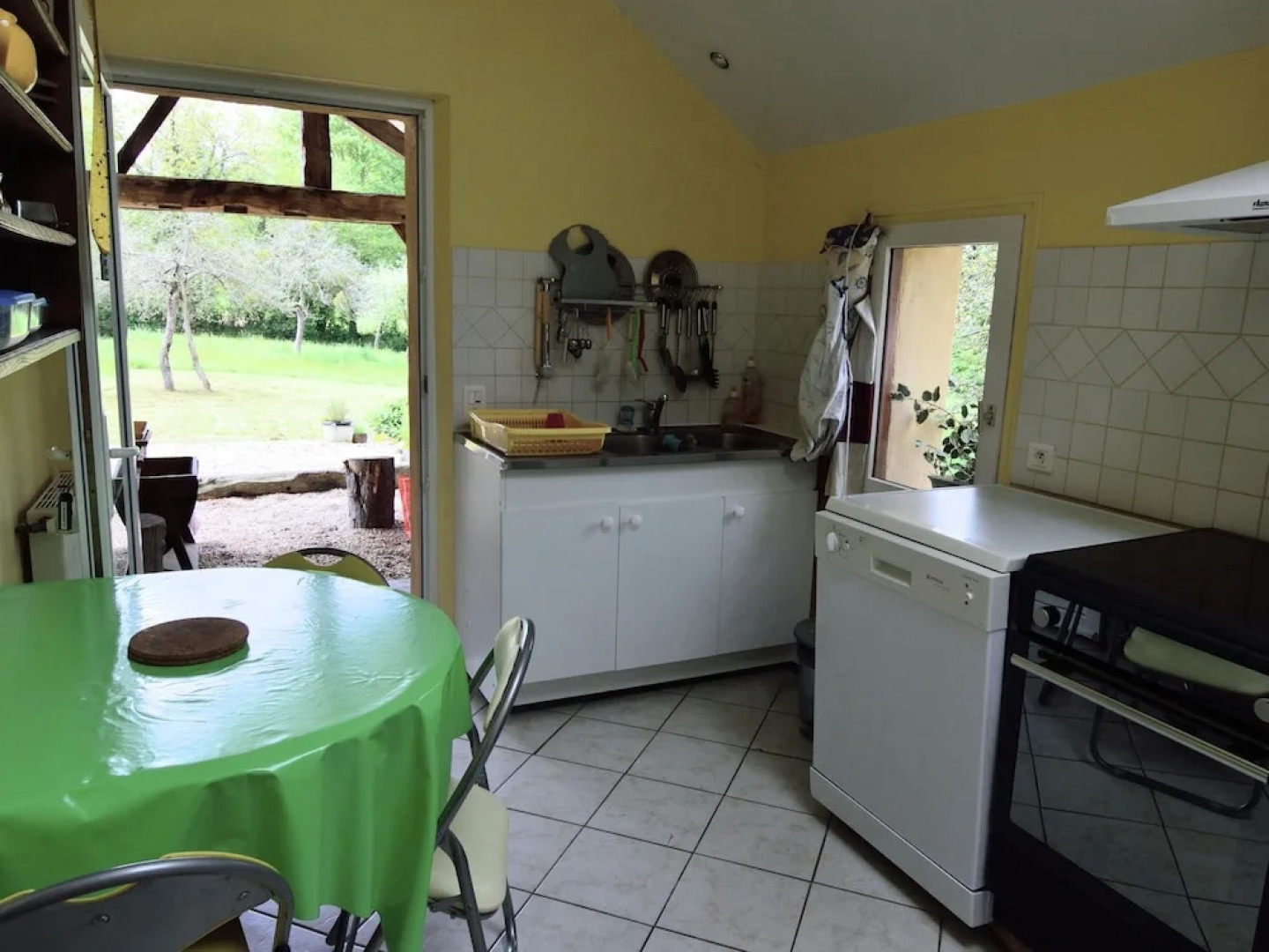 Pleasant Holiday Home in Isigny-le-buat With Garden
