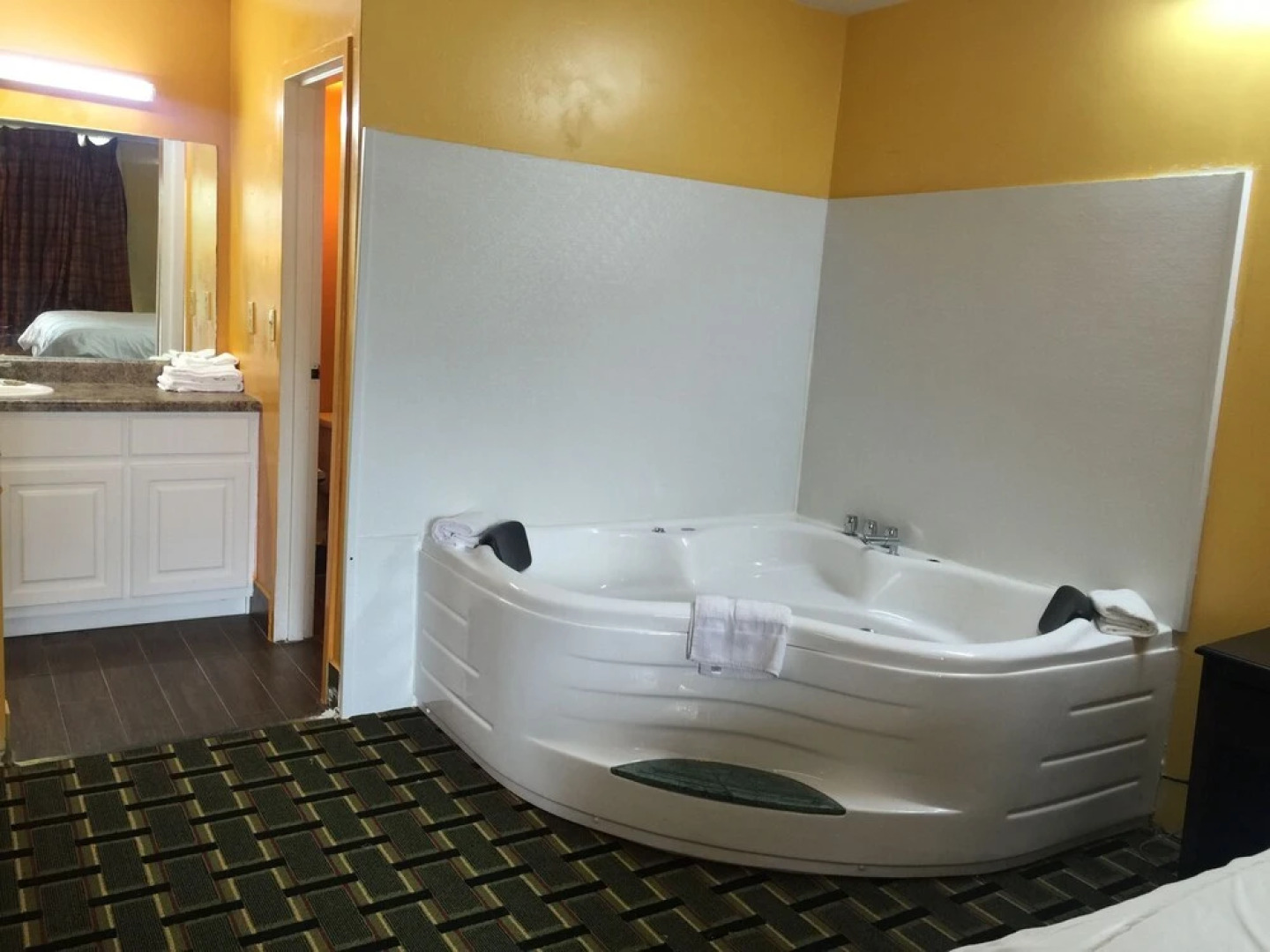 Corinth Inn & Suites