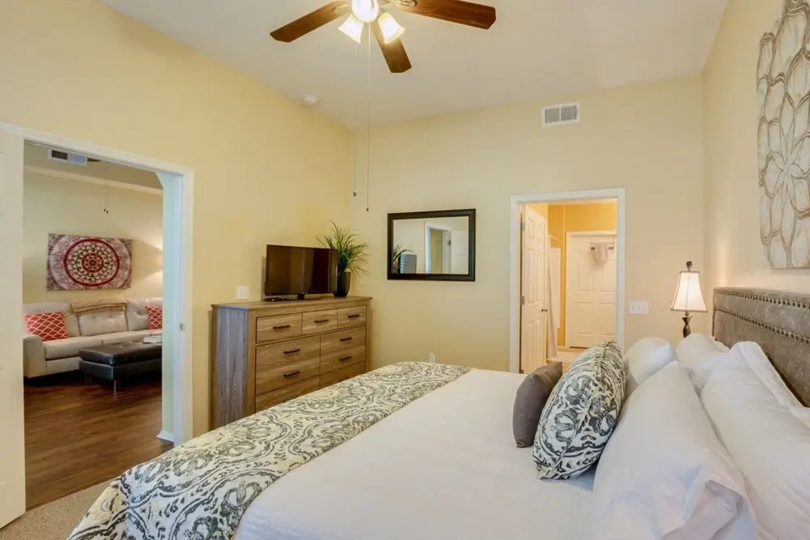 Ground Floor Condo Steps Away From Pool & Spa!! 2 Bedroom Condo by RedAwning