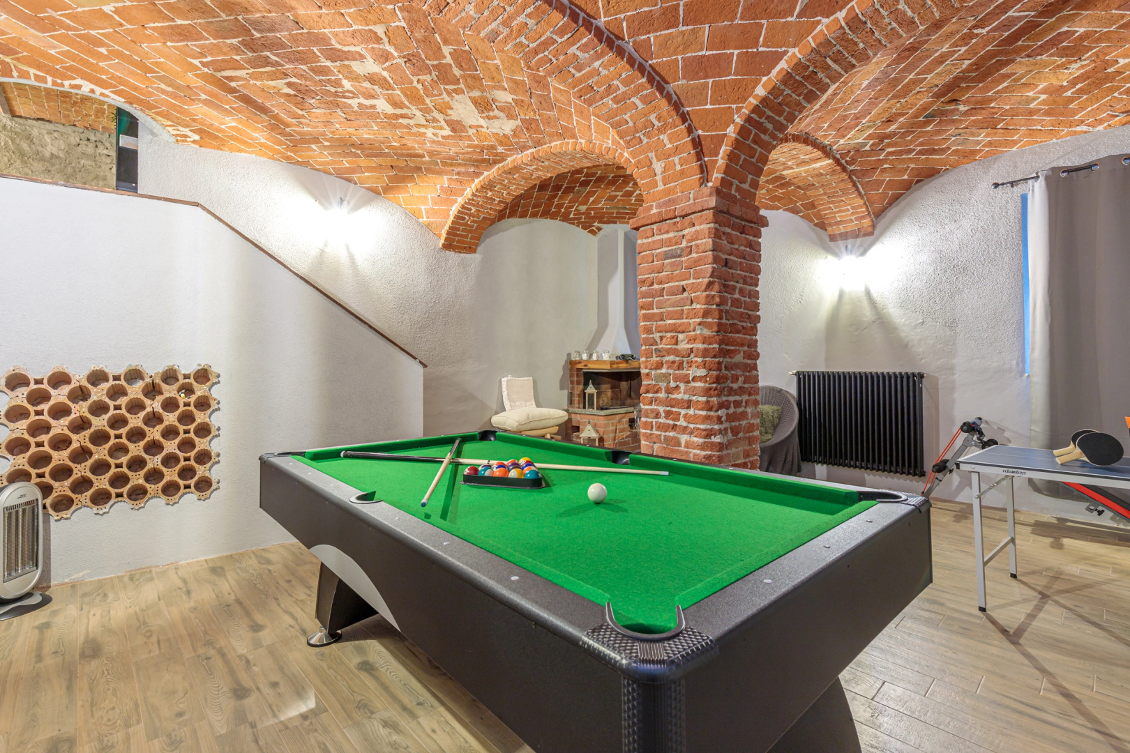 Cascina Liebe with sauna among vineyards