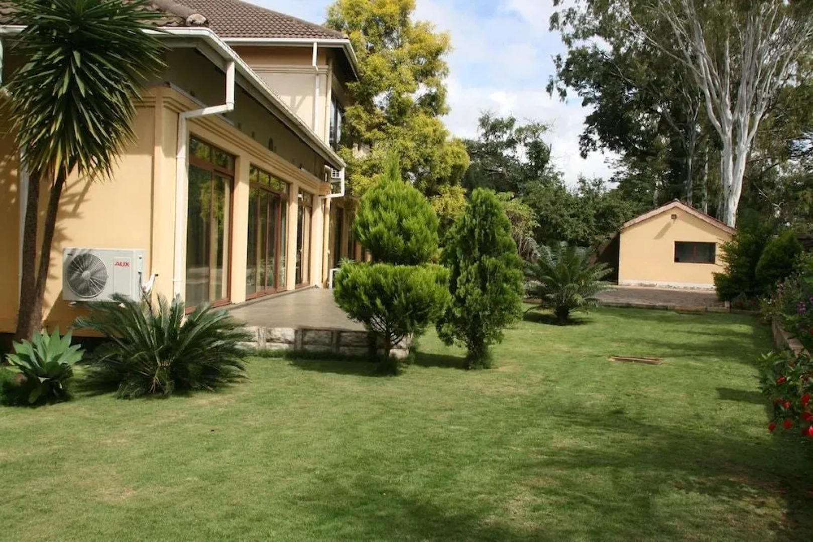 Macha-Leni on 10 Boutique Hotel