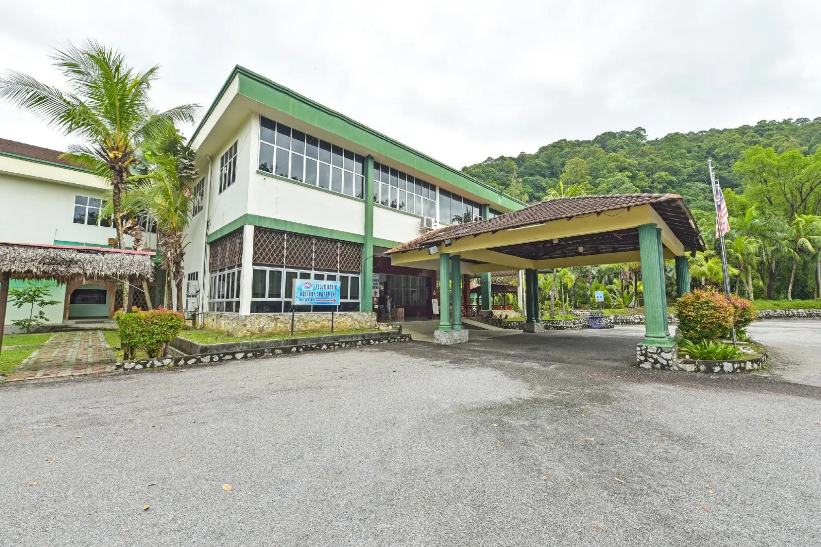 Teluk Batik Holiday Apartment