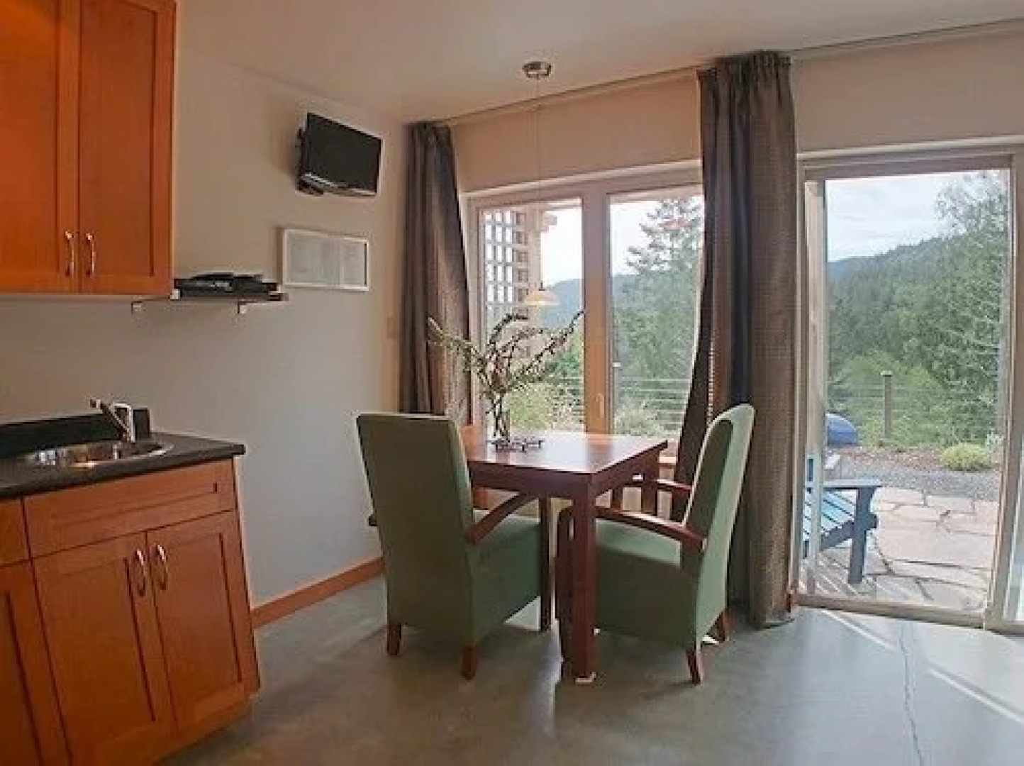 Bowen Island Hideaway