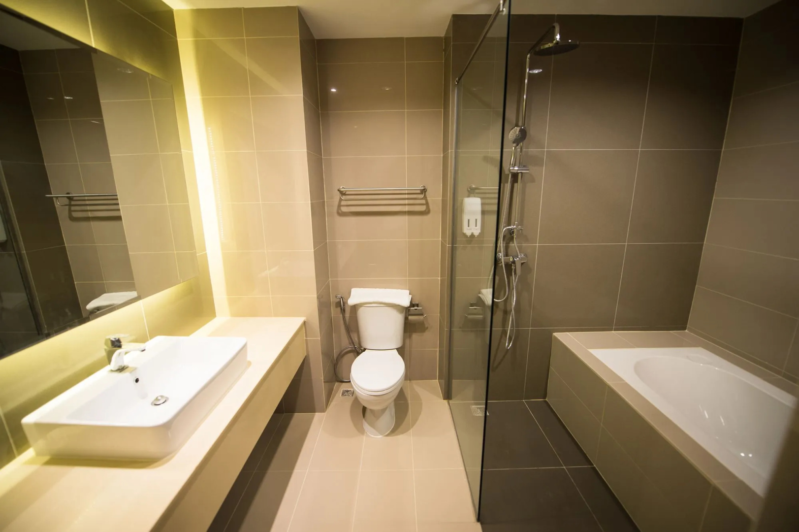 L Hotel