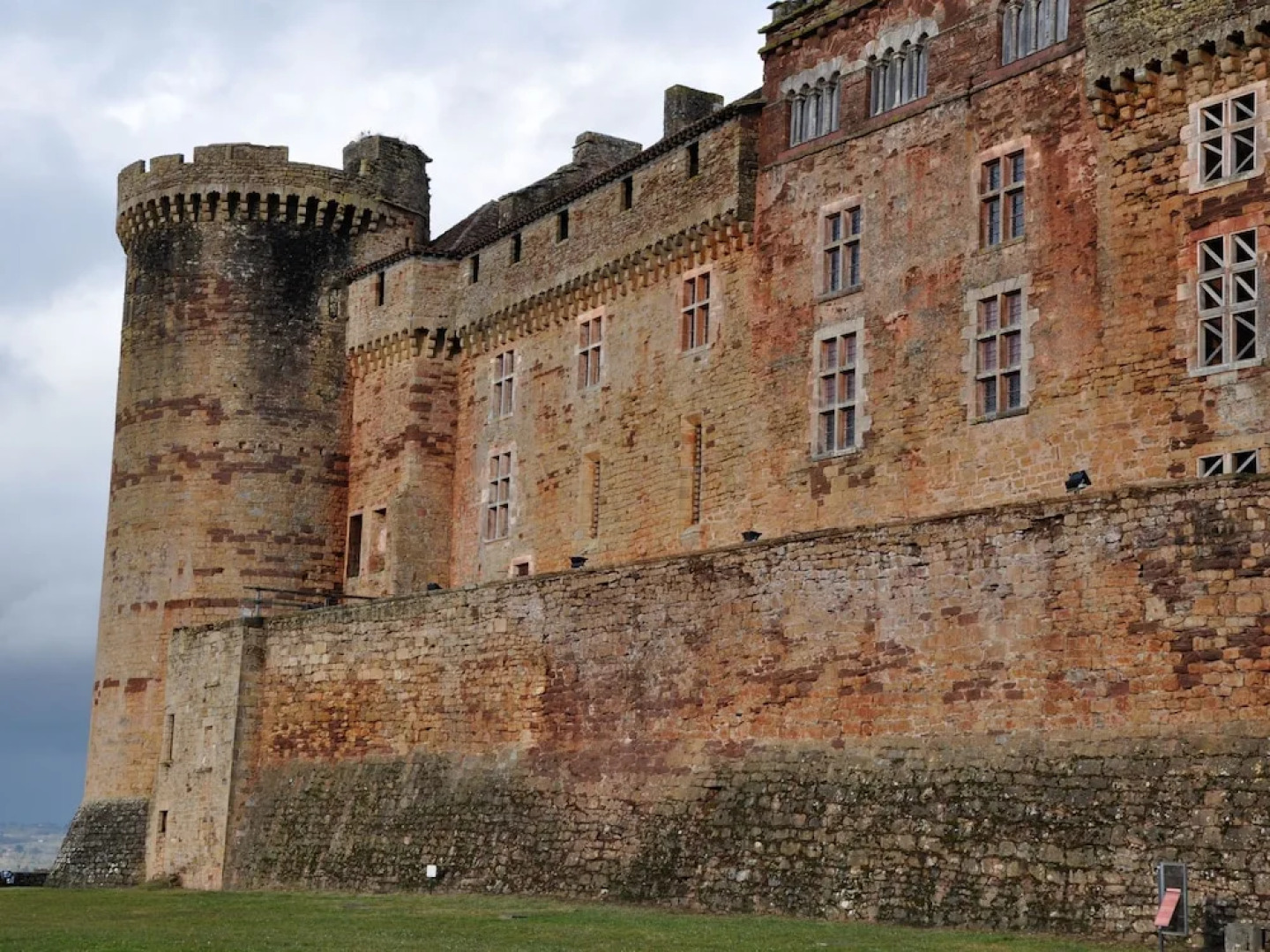 Romantic Holiday Home in Dégagnac With Large Garden in Historical Surroundings