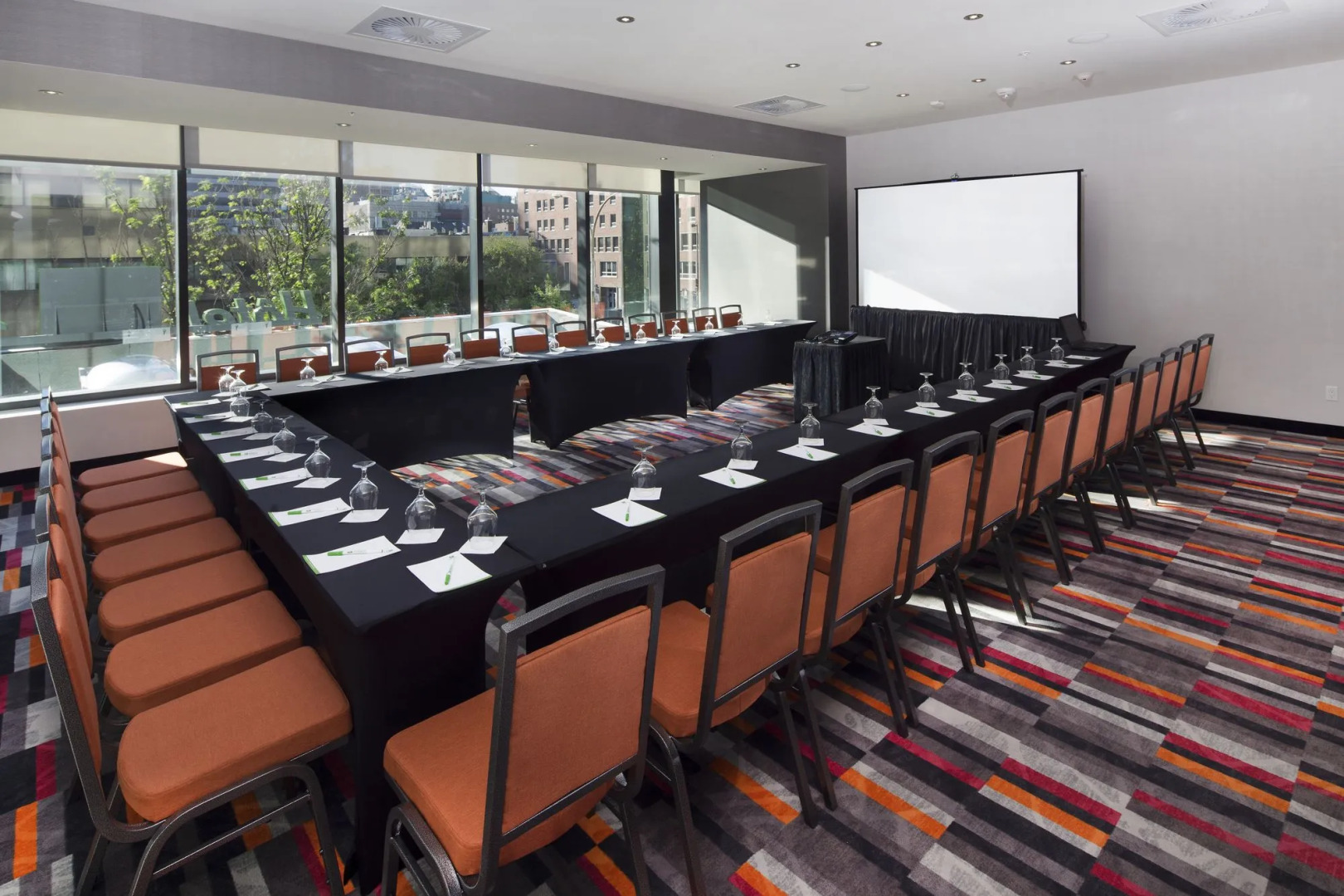 Holiday Inn Hotel & Suites Montreal Centre-ville Ouest by IHG