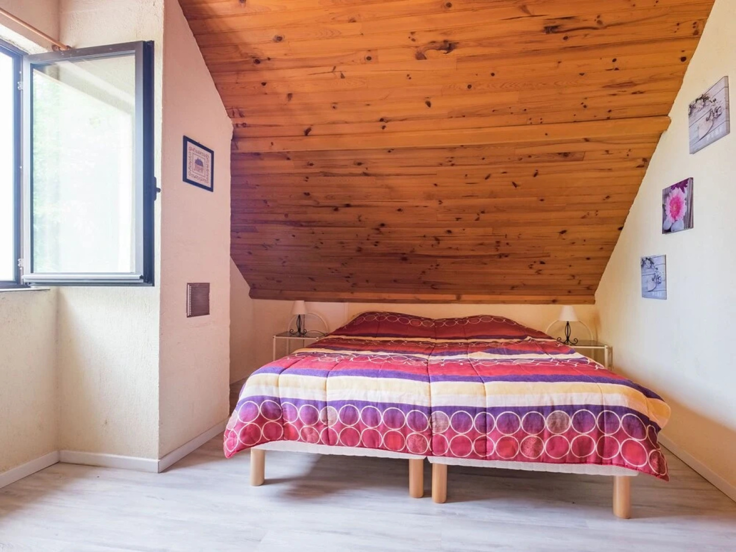 Modern Holiday Home in Marquay with a Private Swimming Pool