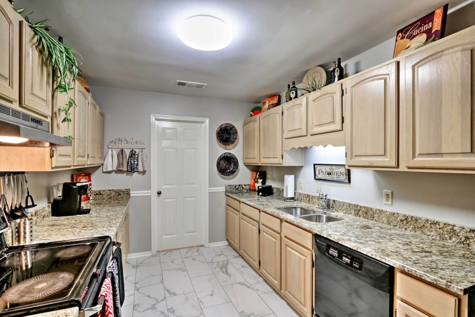 Quiet Memphis Home on 20 Acres: 10 Mi to Downtown!