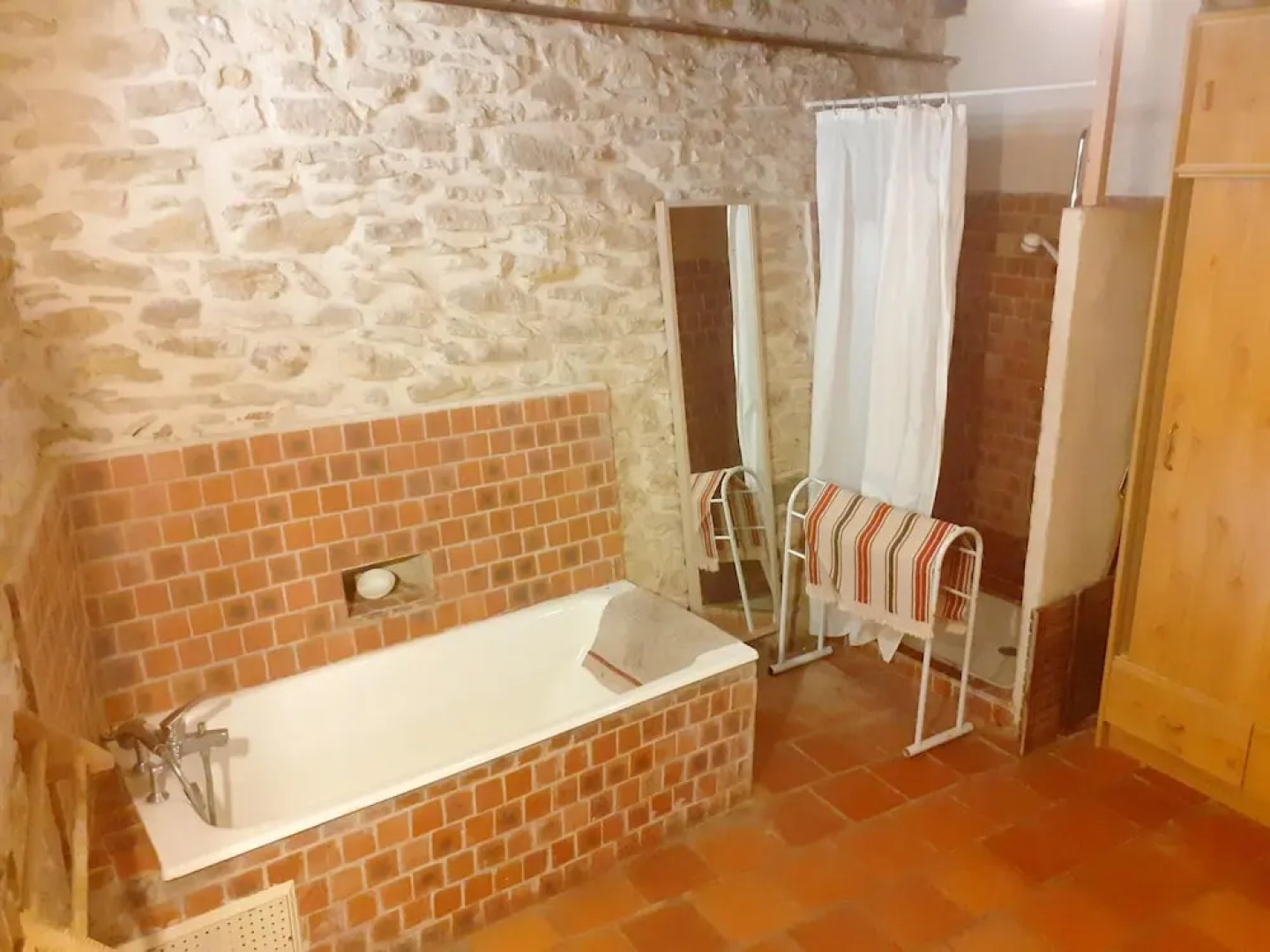 House With 4 Bedrooms in Laudun-l'ardoise, With Wonderful City View, Furnished Garden and Wifi