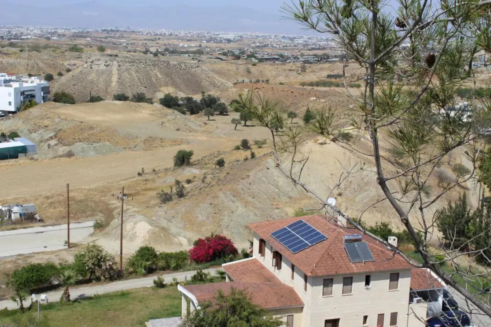 Costas Hostel Action