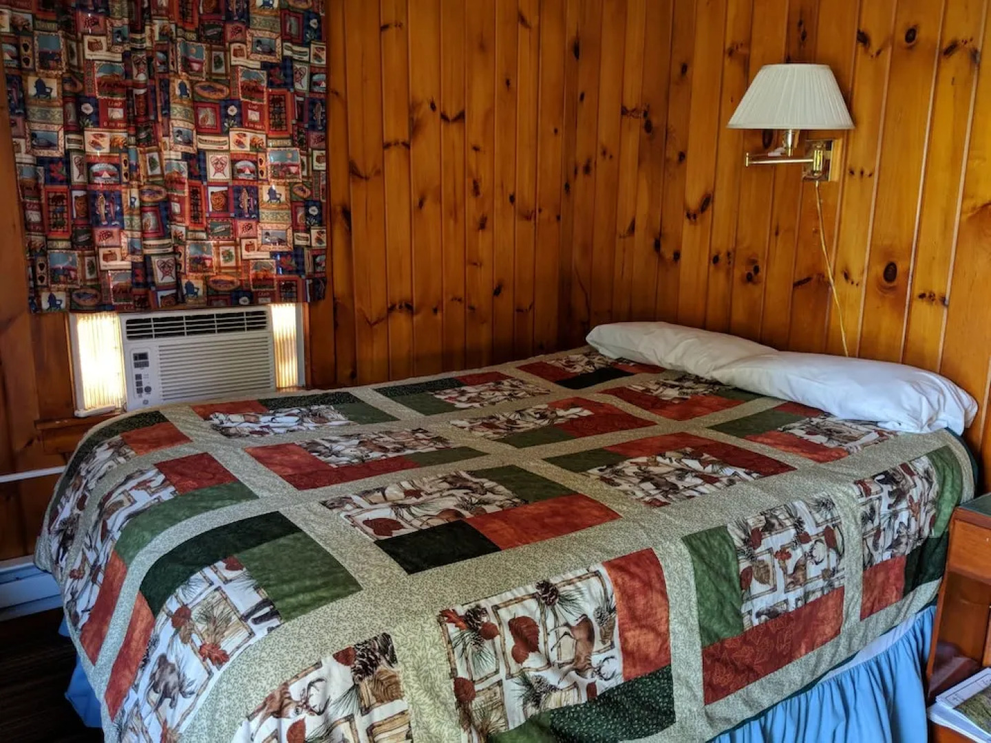 Pine Tree Motel & Cabins