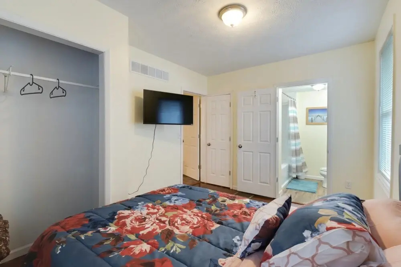 Cozy Apt Near Uc, Hospital And Zoo! Amazing Location! 1 Bedroom Apts by Redawning