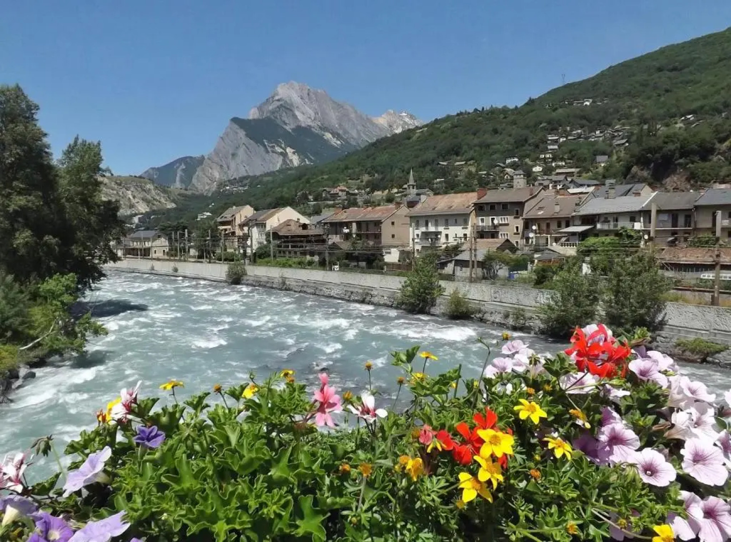 APPARTEMENT TOUT CONFORT à St Michel de Maurienne