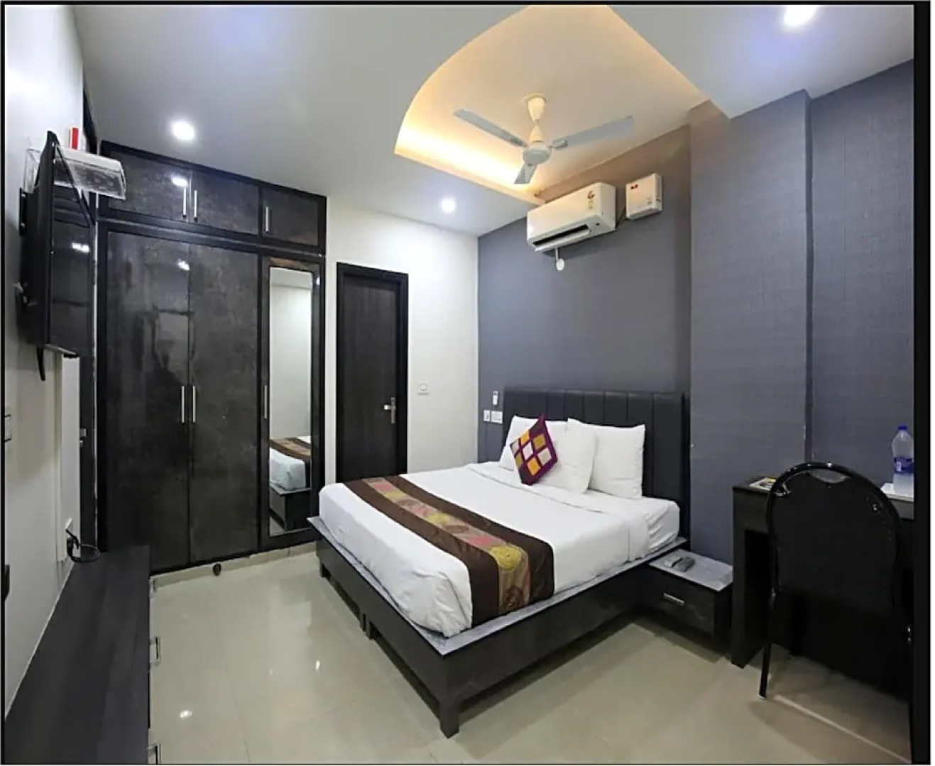 Hotel Cross Road By WB Inn