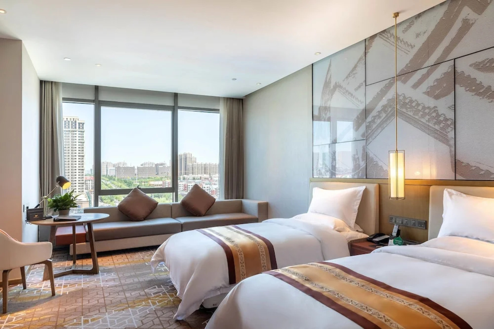 Datong Xinyu Crown Hotel