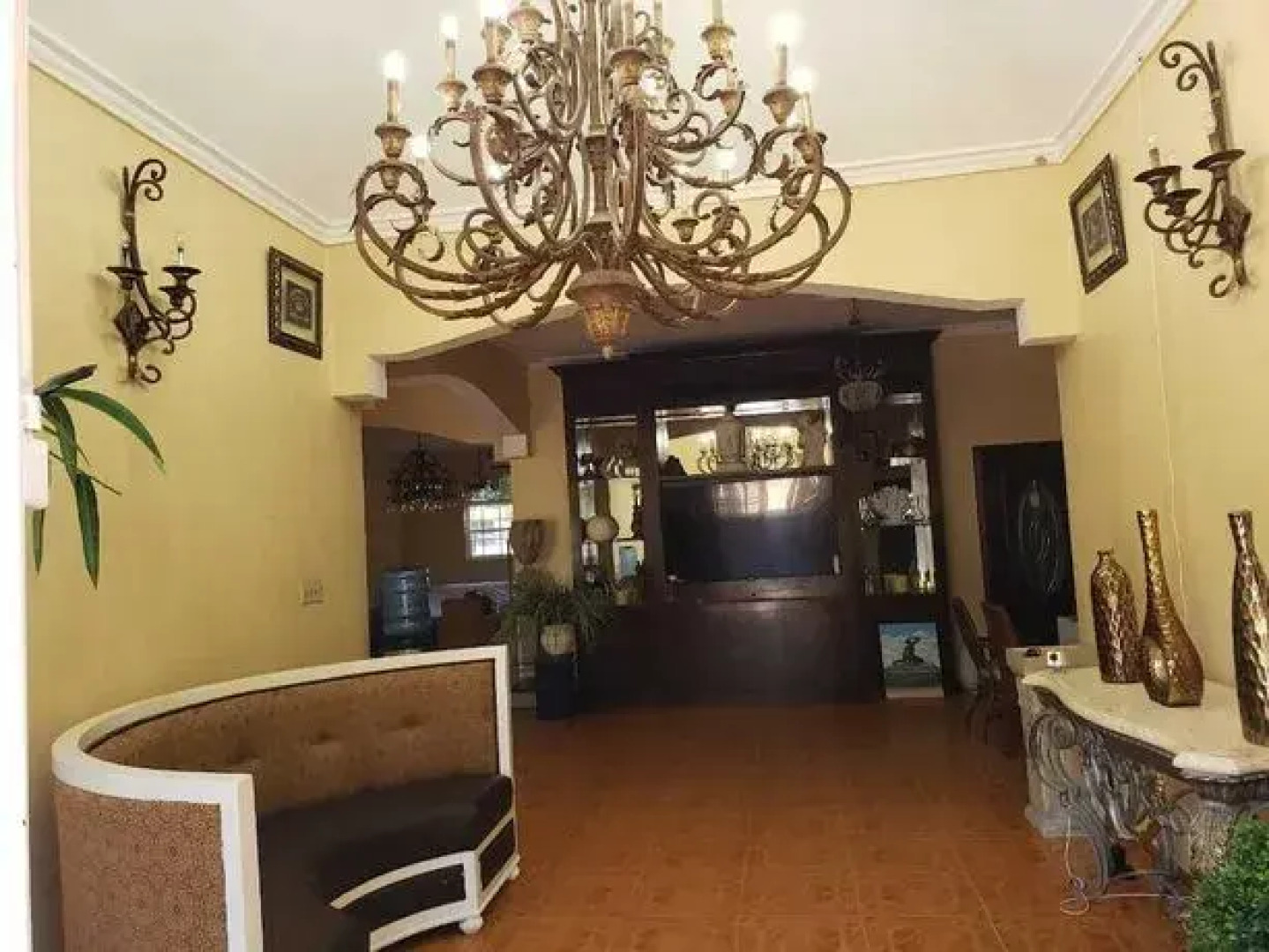 Hidden Palace Guest House And Resort